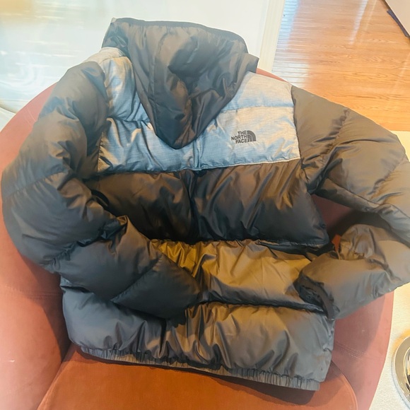 The North Face Black and Gray Insulated Jacket - Picture 2 of 3